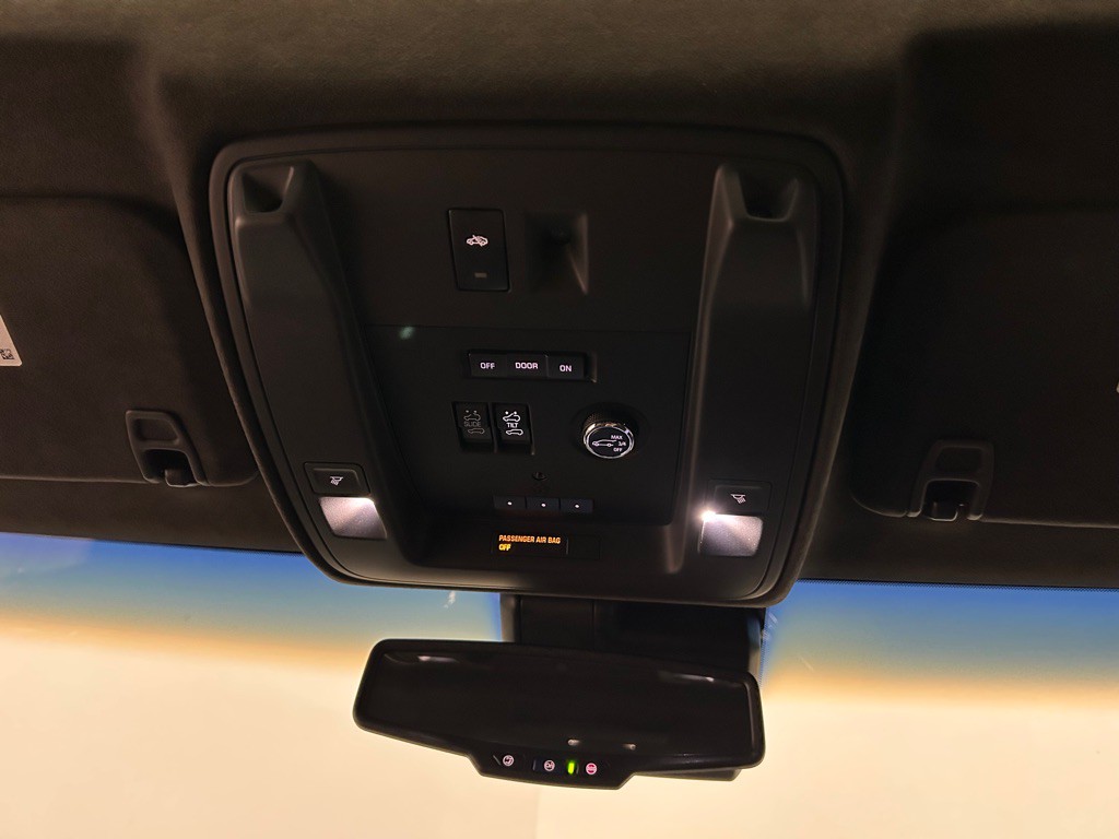 2015 Cadillac Escalade Image 21