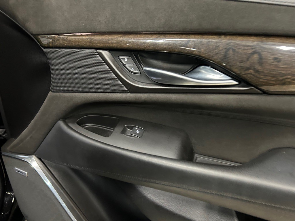 2015 Cadillac Escalade Image 28