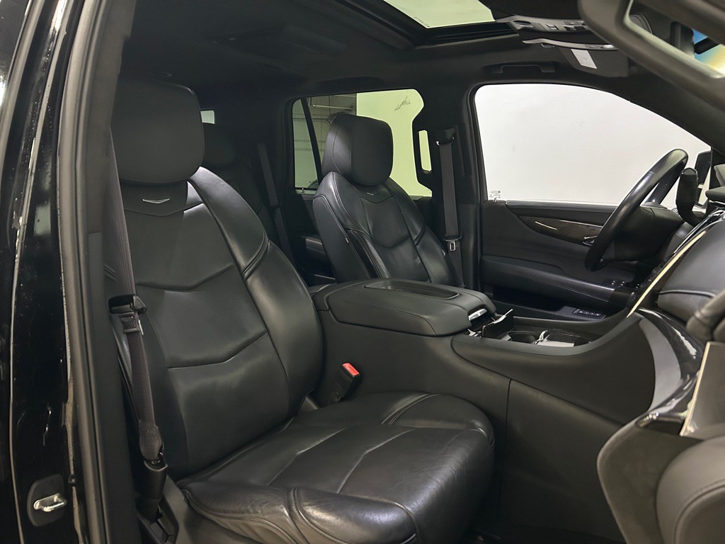 2015 Cadillac Escalade Image 30