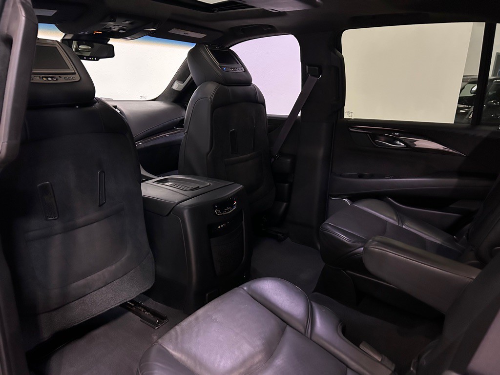2015 Cadillac Escalade Image 34