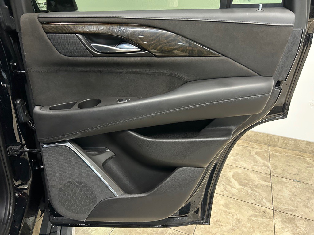 2015 Cadillac Escalade Image 36