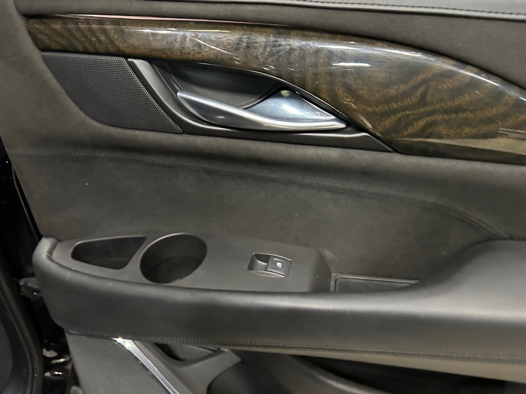 2015 Cadillac Escalade Image 37