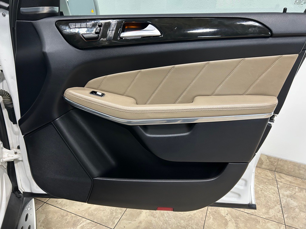 2015 Mercedes-Benz GL-Class Image 23