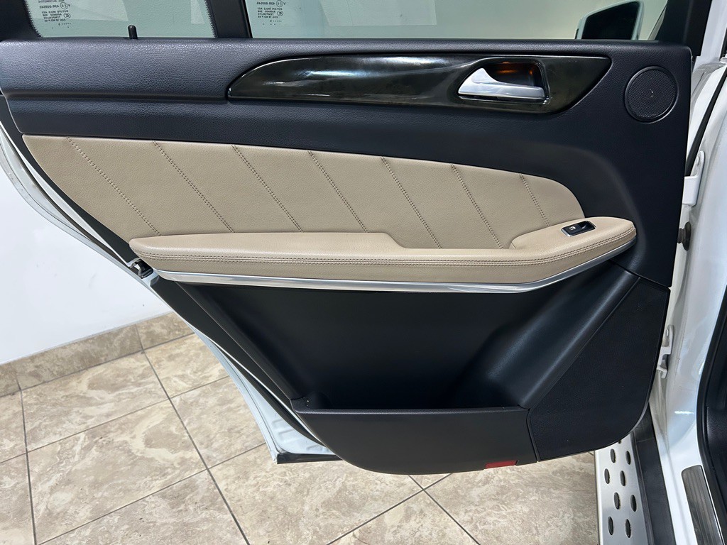 2015 Mercedes-Benz GL-Class Image 28