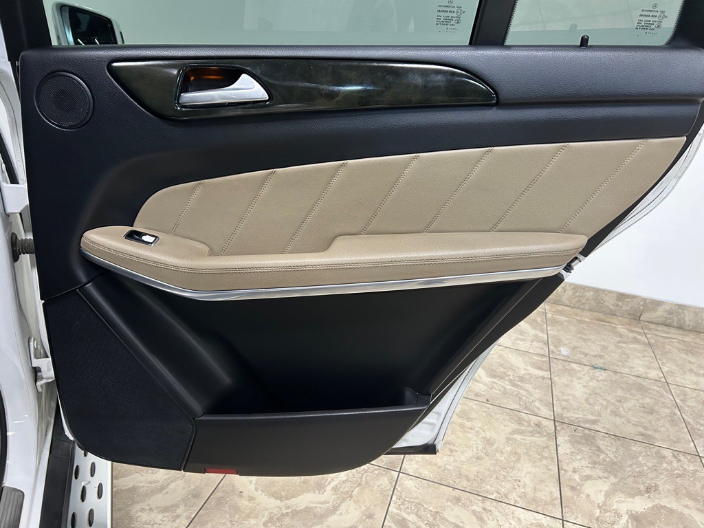 2015 Mercedes-Benz GL-Class Image 31