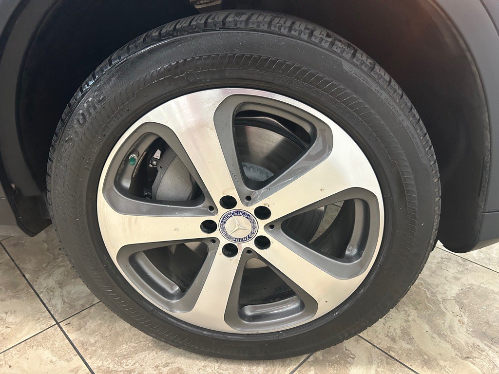 2017 Mercedes-Benz GLC-Class Image 10