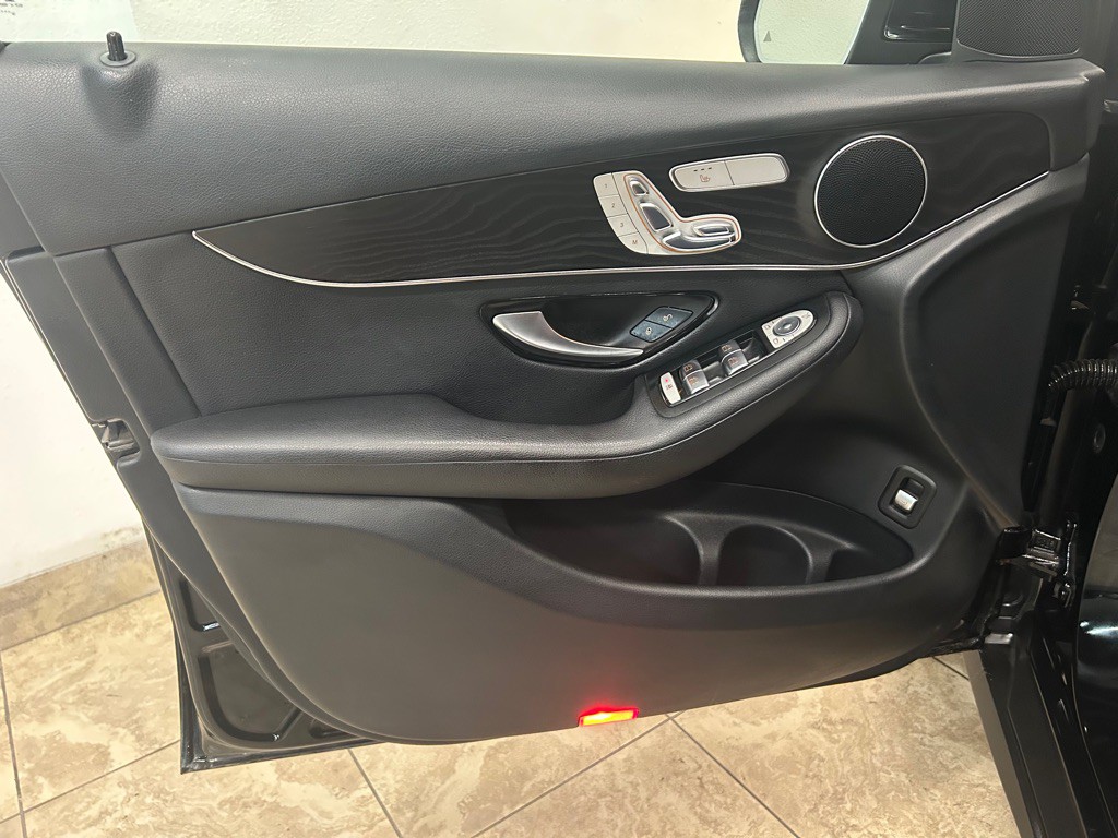 2017 Mercedes-Benz GLC-Class Image 14