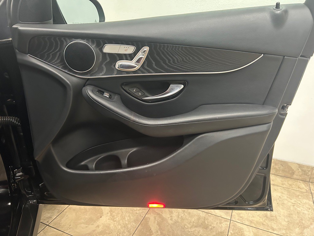 2017 Mercedes-Benz GLC-Class Image 18