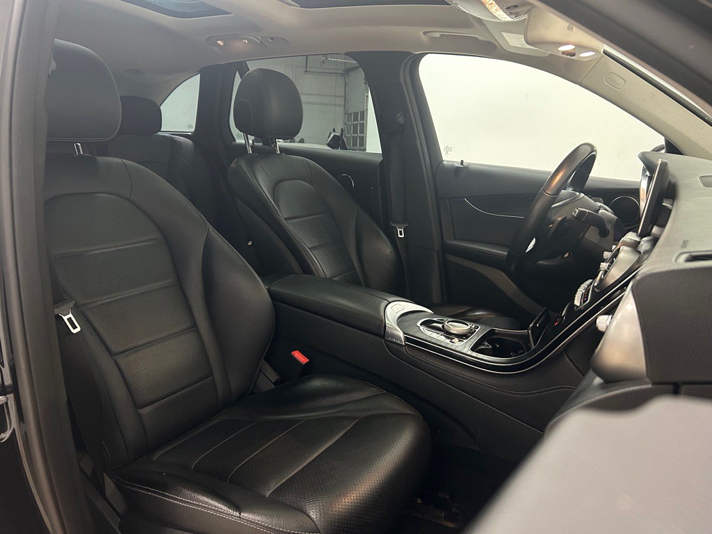 2017 Mercedes-Benz GLC-Class Image 21