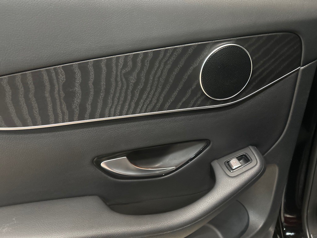 2017 Mercedes-Benz GLC-Class Image 24