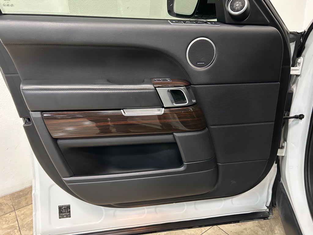 2017 Land Rover Range Rover Image 16