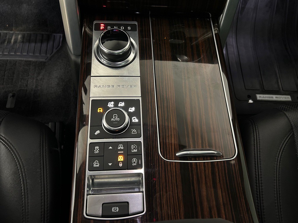 2017 Land Rover Range Rover Image 24