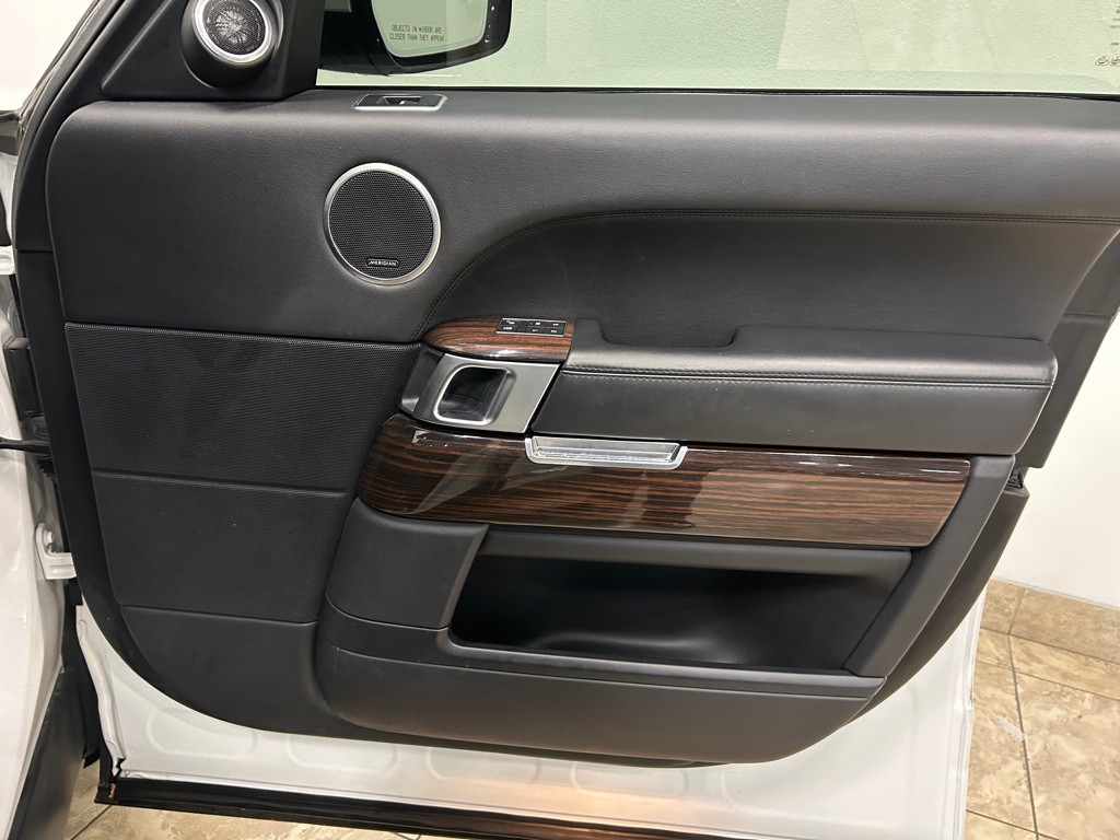 2017 Land Rover Range Rover Image 29
