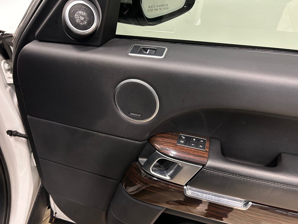2017 Land Rover Range Rover Image 30