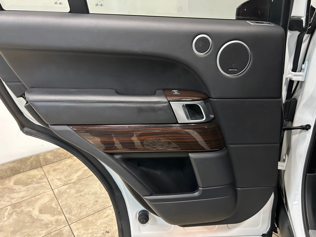 2017 Land Rover Range Rover Image 33