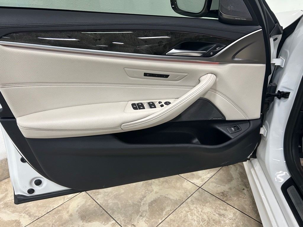 2020 BMW 5 Series Image 14