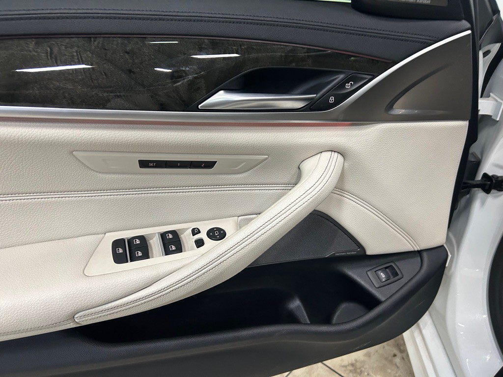 2020 BMW 5 Series Image 15