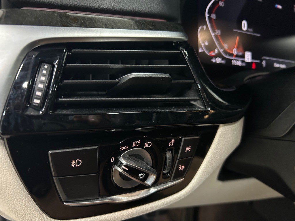 2020 BMW 5 Series Image 16