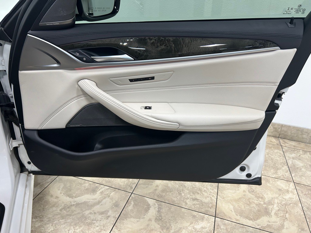 2020 BMW 5 Series Image 30