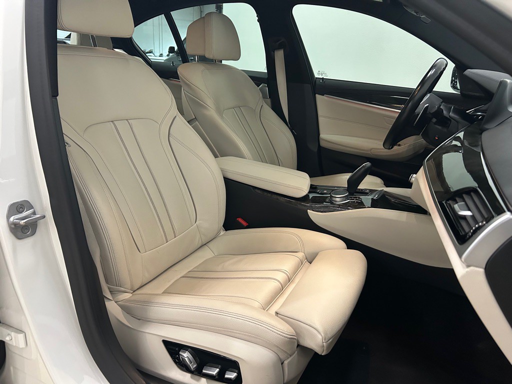 2020 BMW 5 Series Image 33