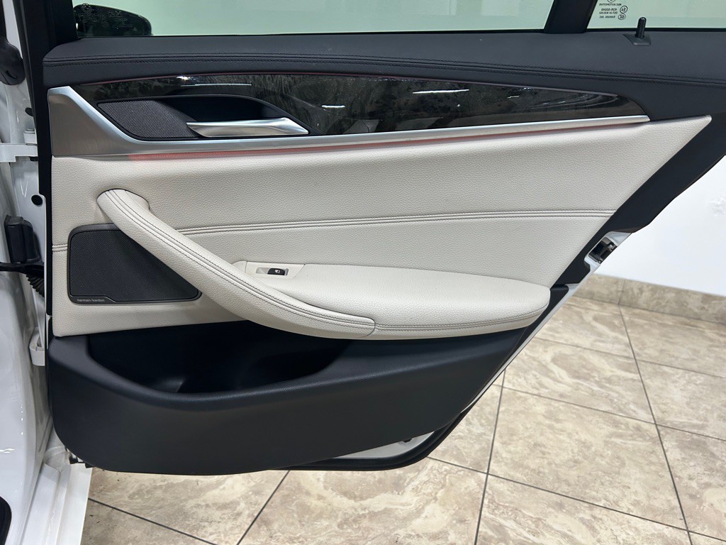 2020 BMW 5 Series Image 35