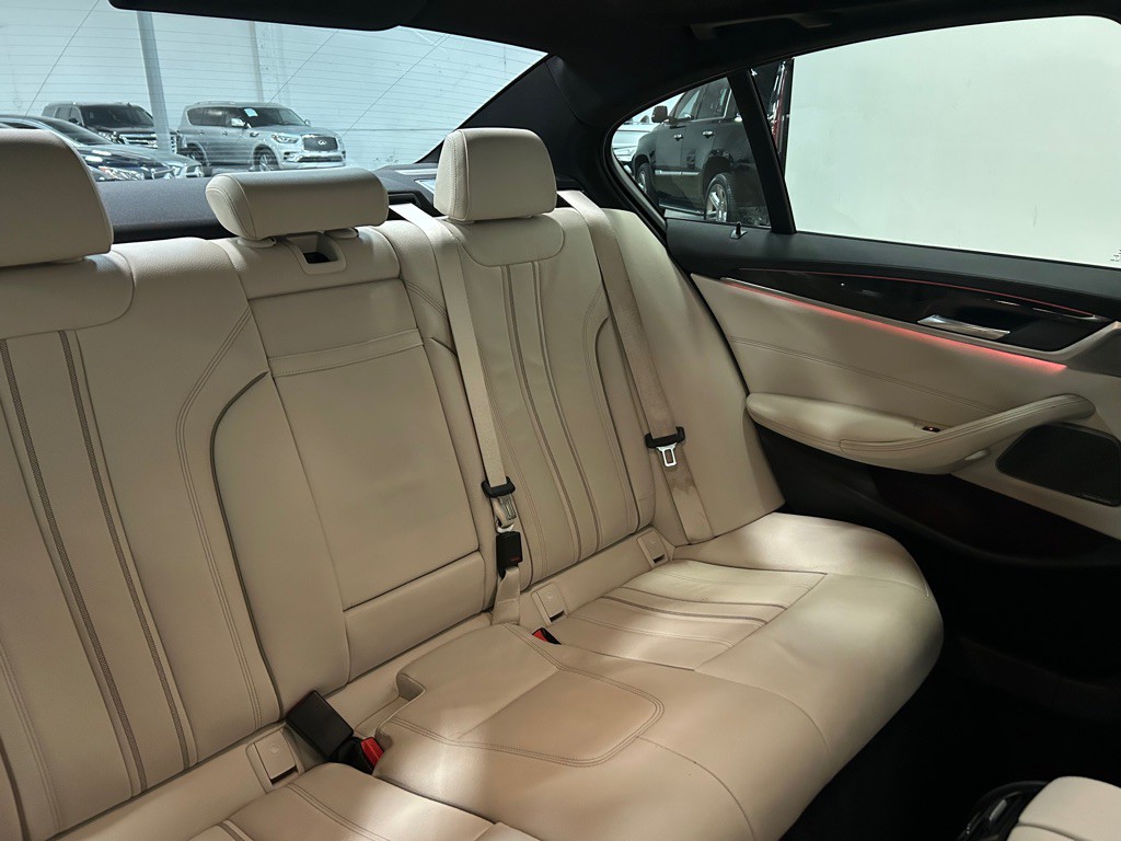 2020 BMW 5 Series Image 37