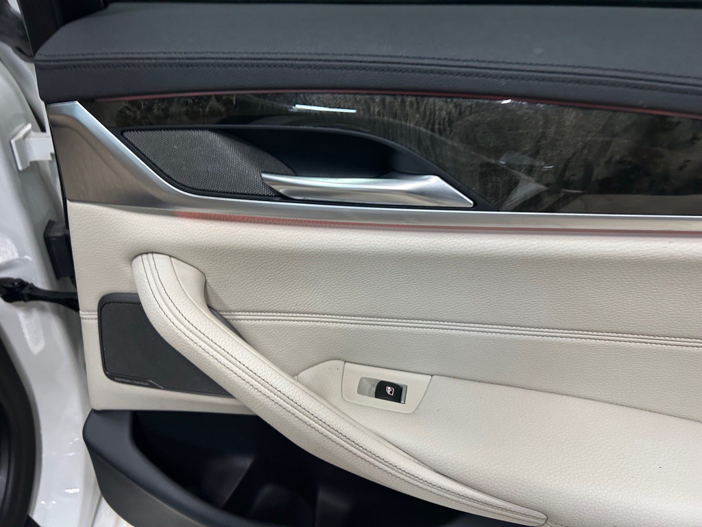 2020 BMW 5 Series Image 38