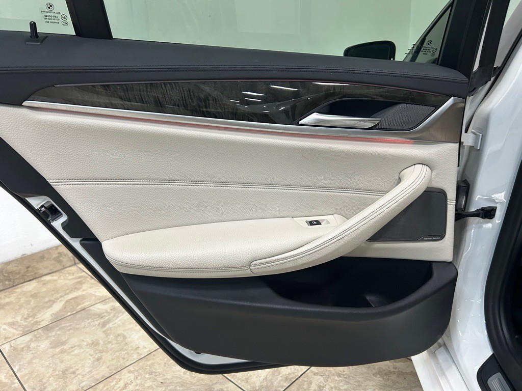 2020 BMW 5 Series Image 39