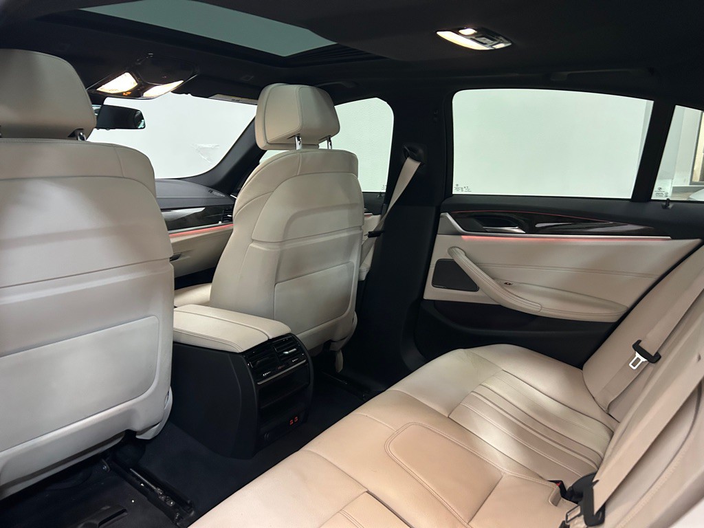 2020 BMW 5 Series Image 41
