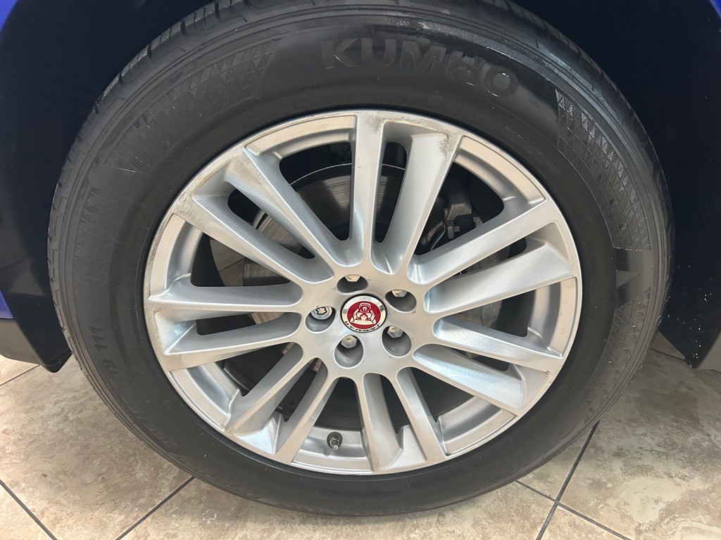 2018 Jaguar F-PACE Image 12