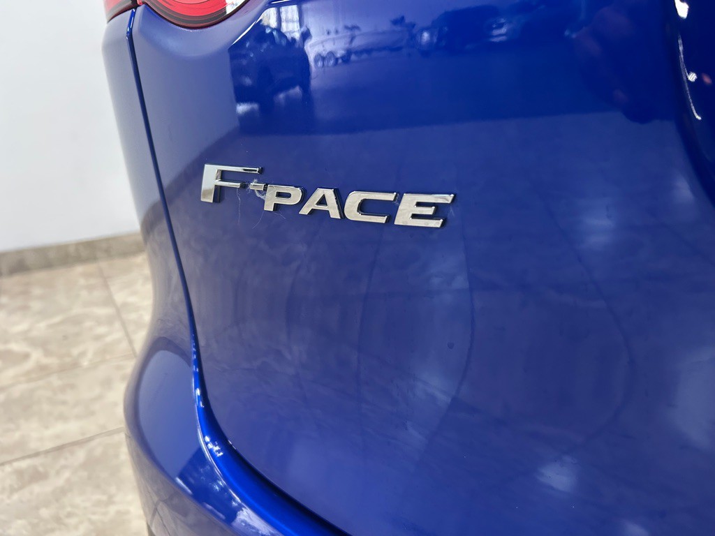 2018 Jaguar F-PACE Image 15