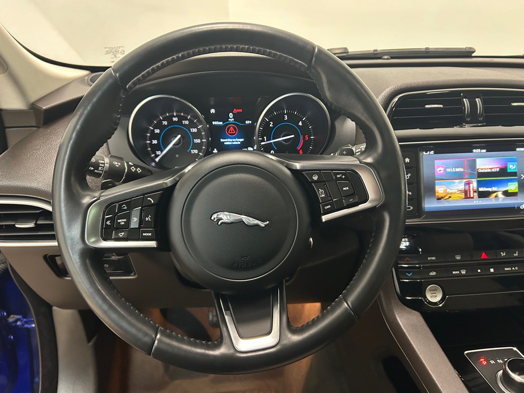2018 Jaguar F-PACE Image 20