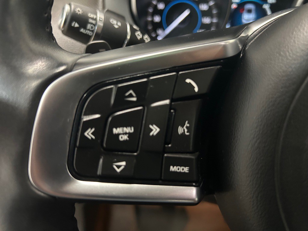 2018 Jaguar F-PACE Image 21