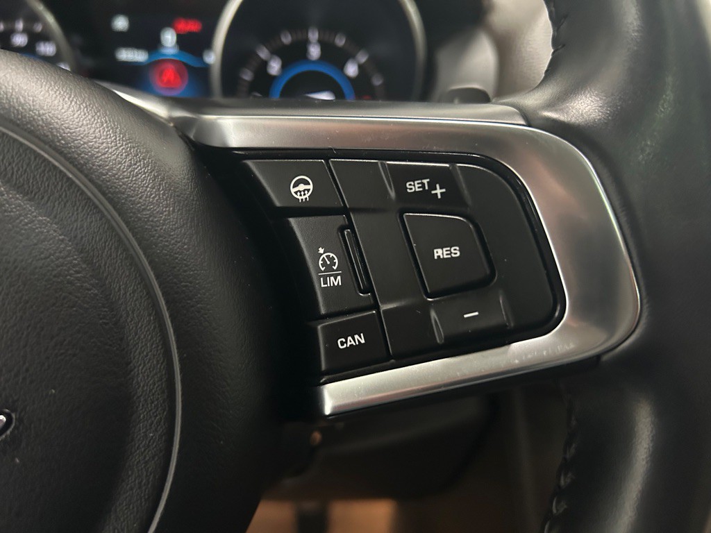 2018 Jaguar F-PACE Image 22