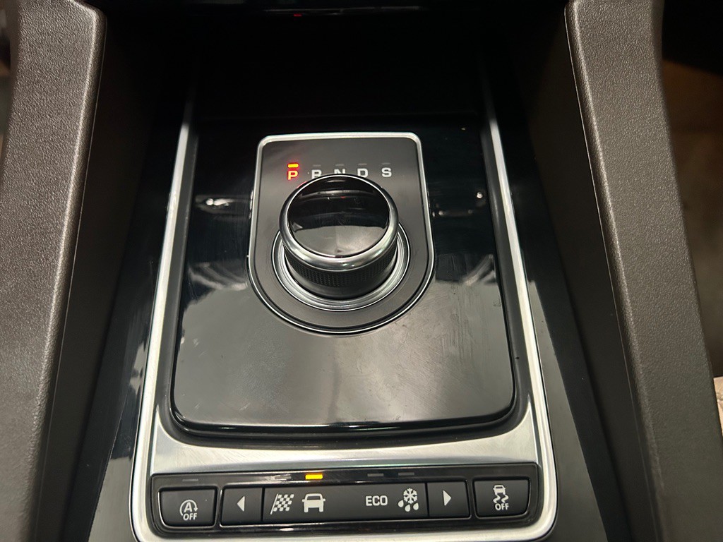 2018 Jaguar F-PACE Image 23