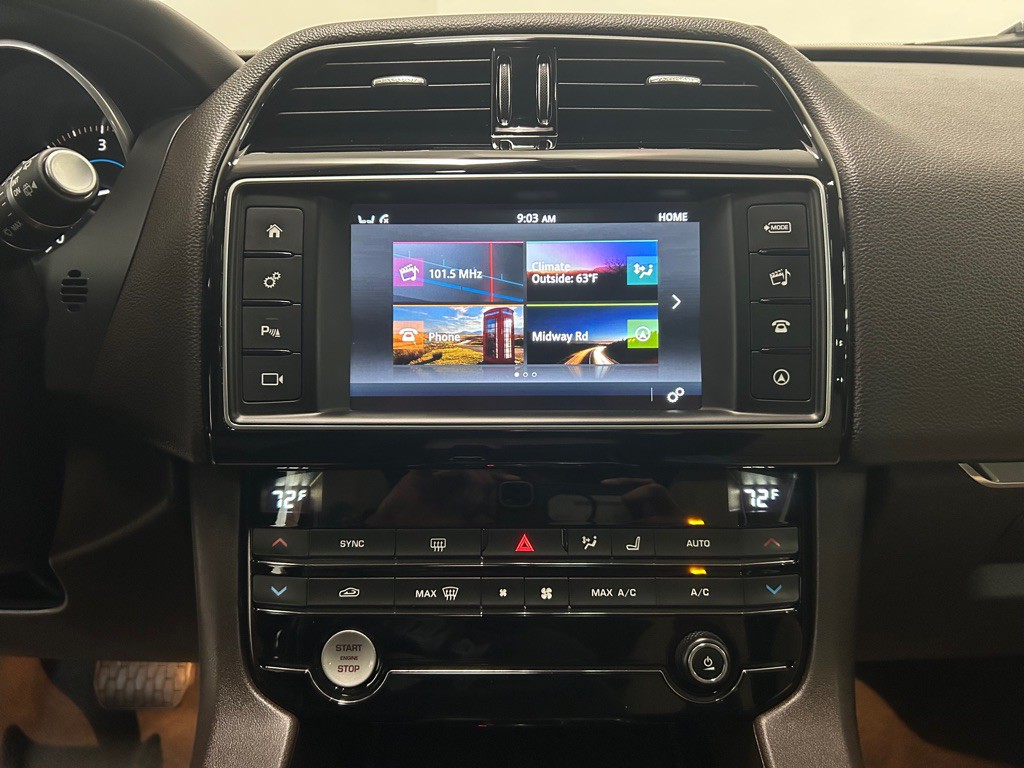 2018 Jaguar F-PACE Image 25