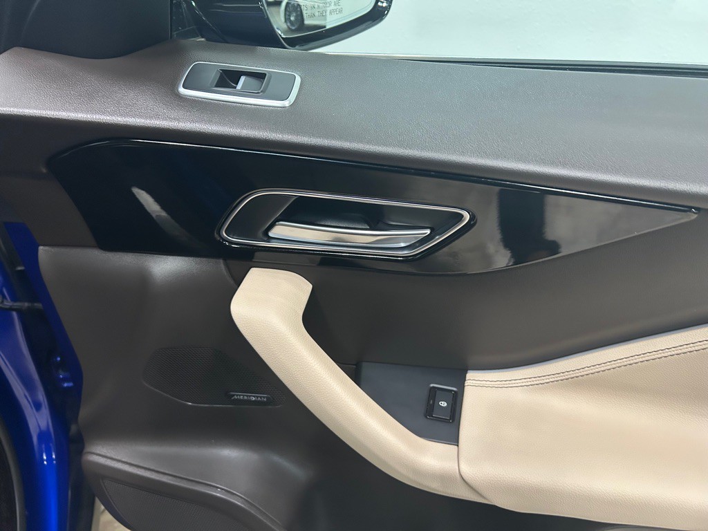 2018 Jaguar F-PACE Image 32