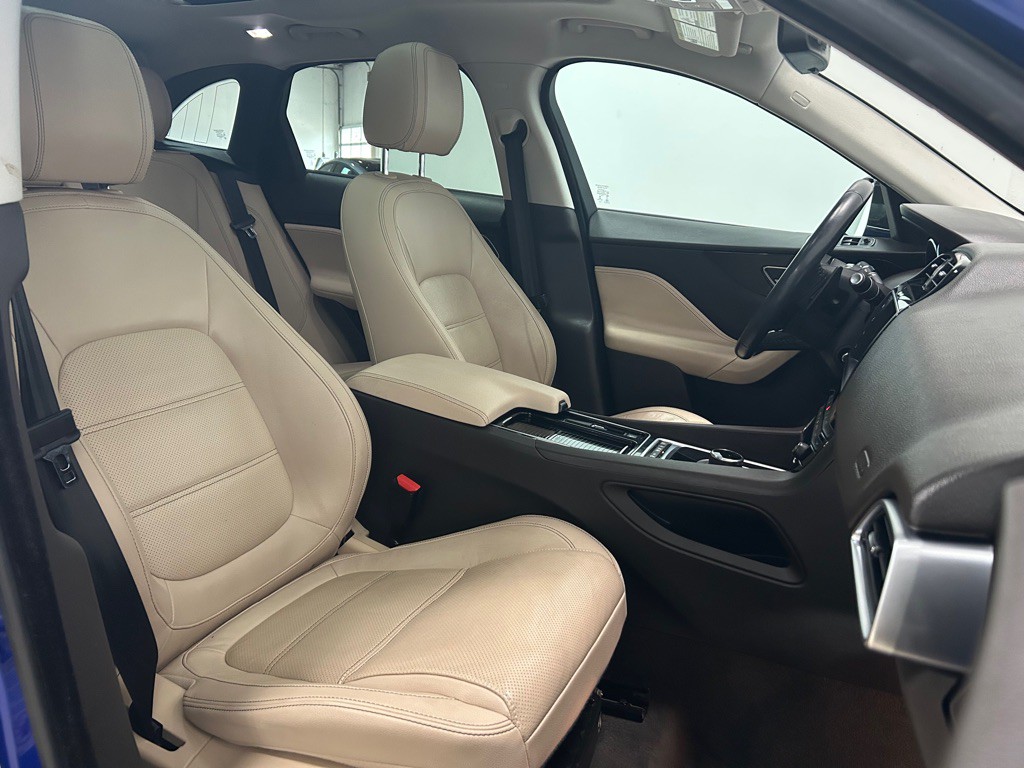 2018 Jaguar F-PACE Image 34