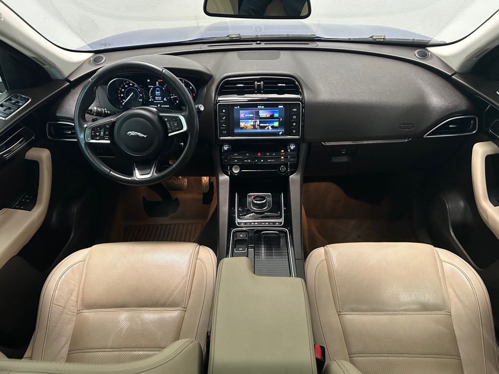 2018 Jaguar F-PACE Image 35