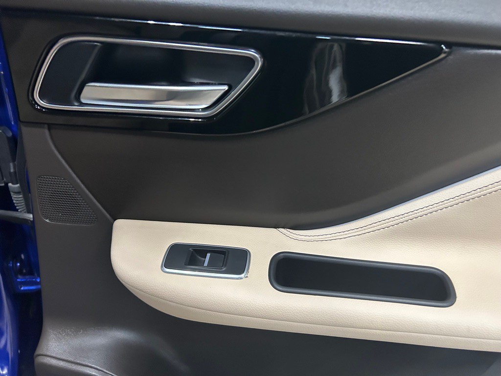 2018 Jaguar F-PACE Image 37