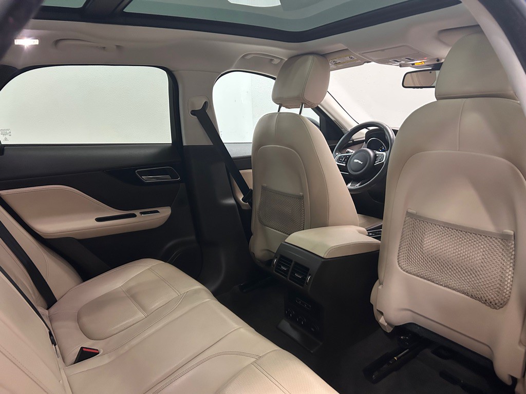 2018 Jaguar F-PACE Image 38
