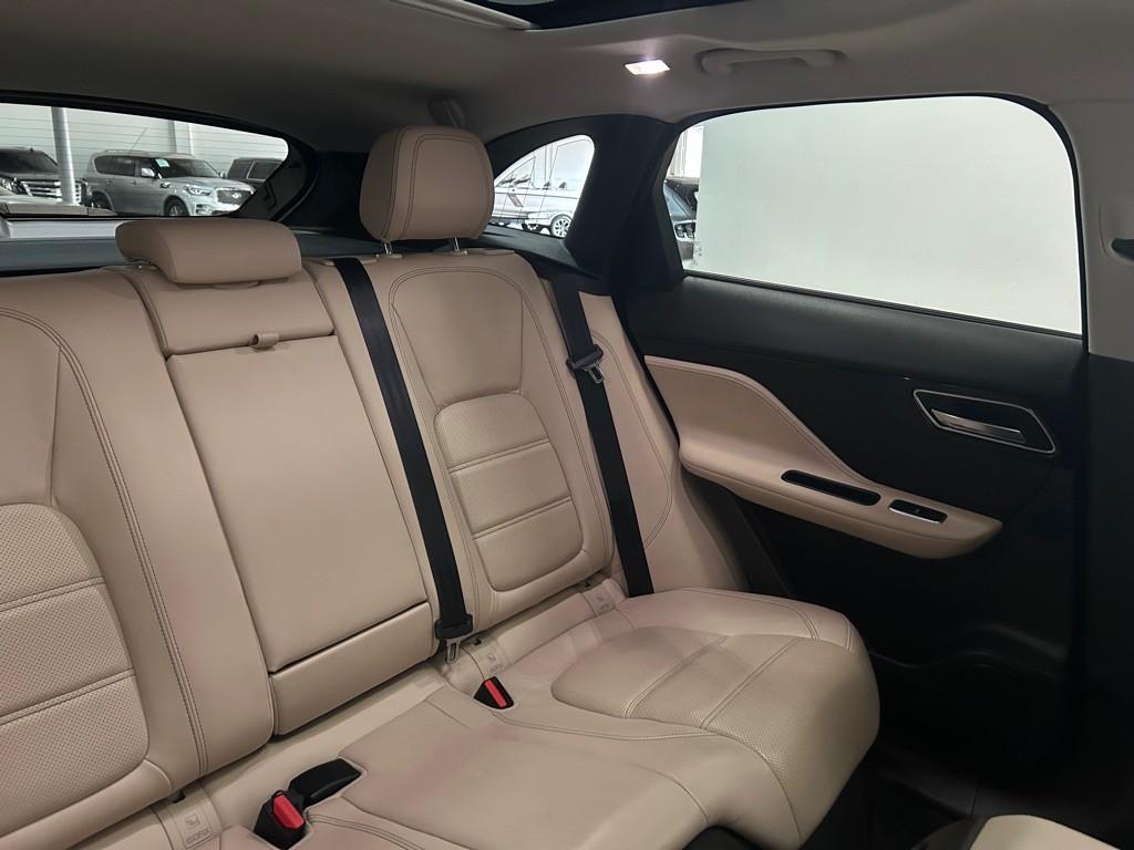 2018 Jaguar F-PACE Image 39