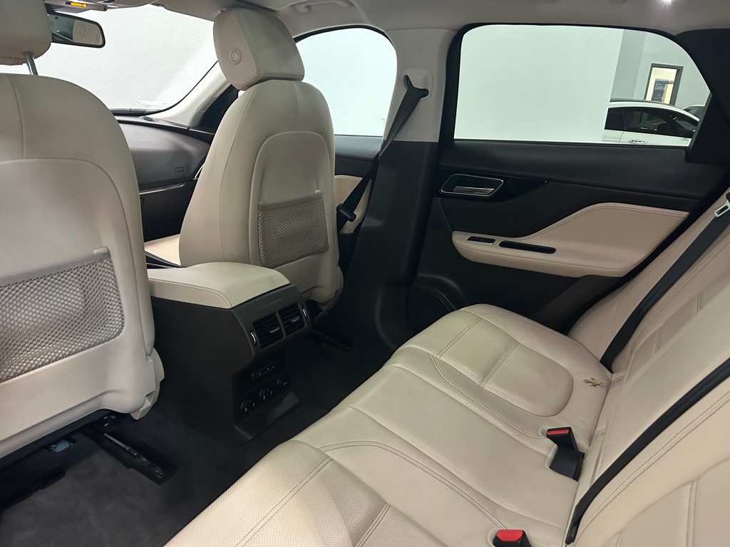 2018 Jaguar F-PACE Image 41