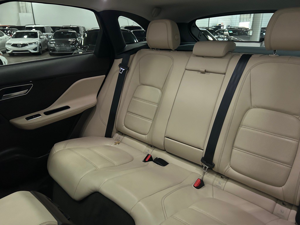 2018 Jaguar F-PACE Image 42