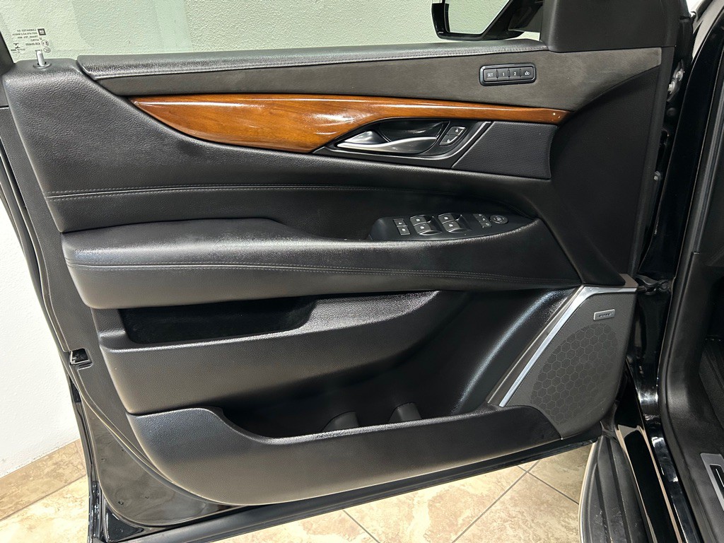 2018 Cadillac Escalade Image 15