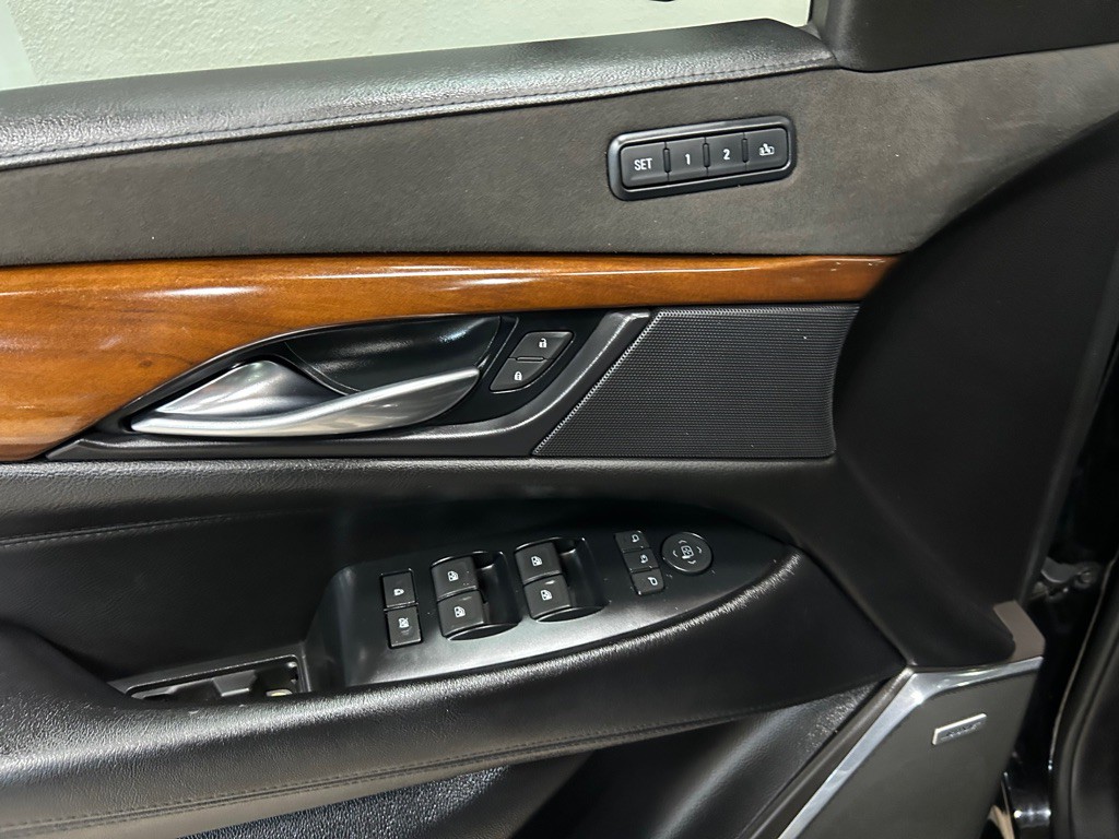 2018 Cadillac Escalade Image 16