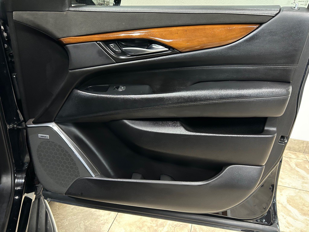 2018 Cadillac Escalade Image 29