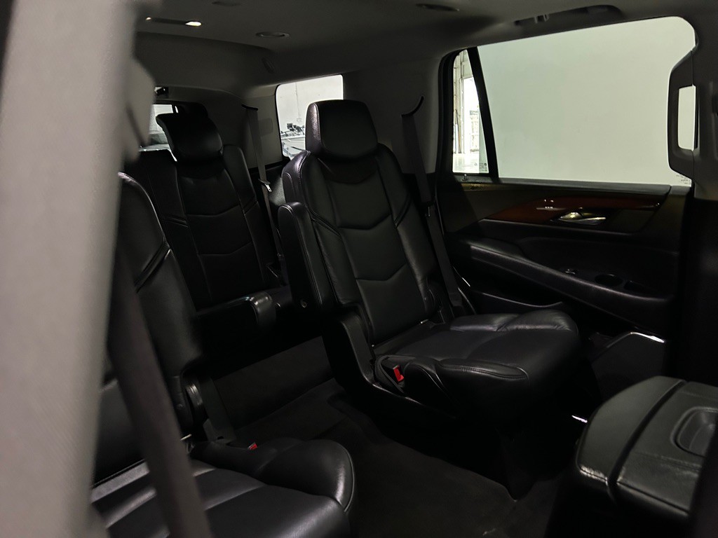 2018 Cadillac Escalade Image 38
