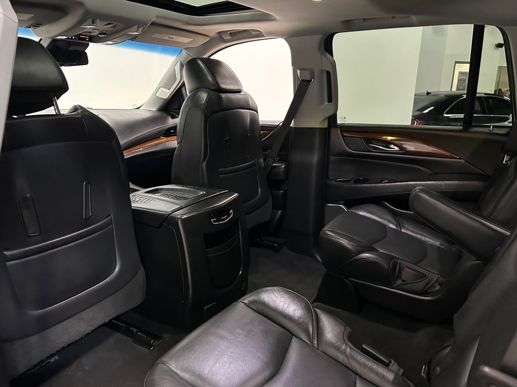 2018 Cadillac Escalade Image 40