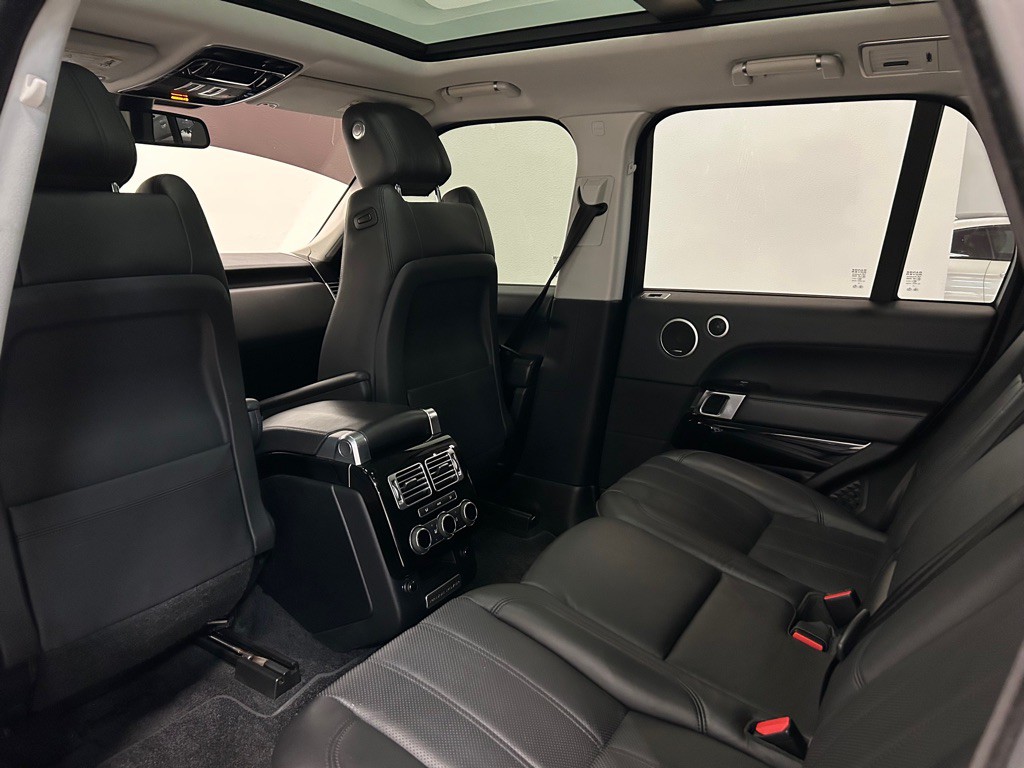 2016 Land Rover Range Rover Image 35